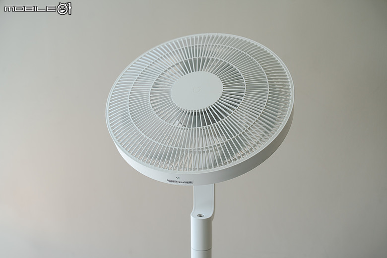 小米米家智慧 DC 超薄電風扇 Pro 開箱實測｜8.7cm 超薄機身、Type-C 供電更方便，從臥室吹到露營都能用
