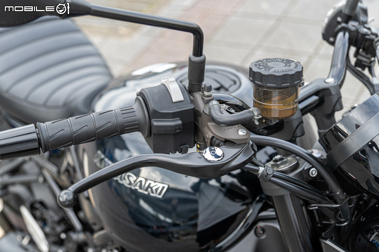 點我看大圖 KAWASAKI Z900RS 黑球試駕|經典好球不退色,只隨時間淬鍊