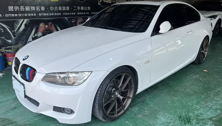 情懷與衝動之間—我的E92 320i 6MT旅程