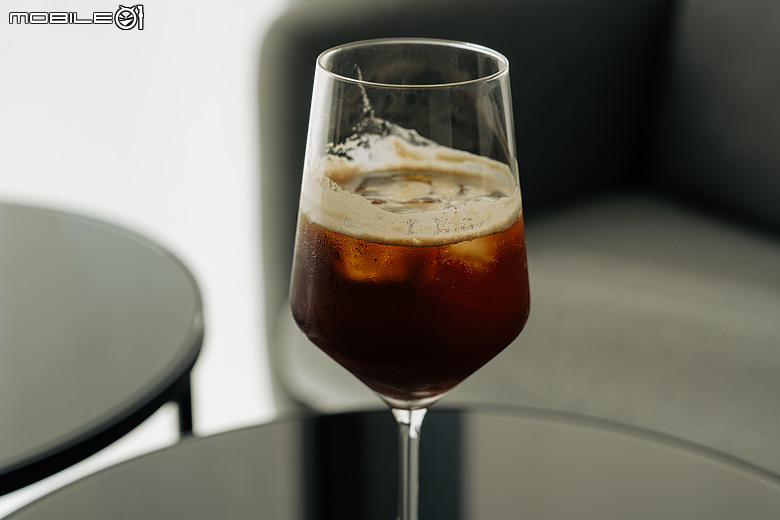 飛利浦 Philips Baristina 一滑即萃義式咖啡機開箱實測|一滑完成現磨咖啡,讓每天在家喝精品咖啡變得更簡單
