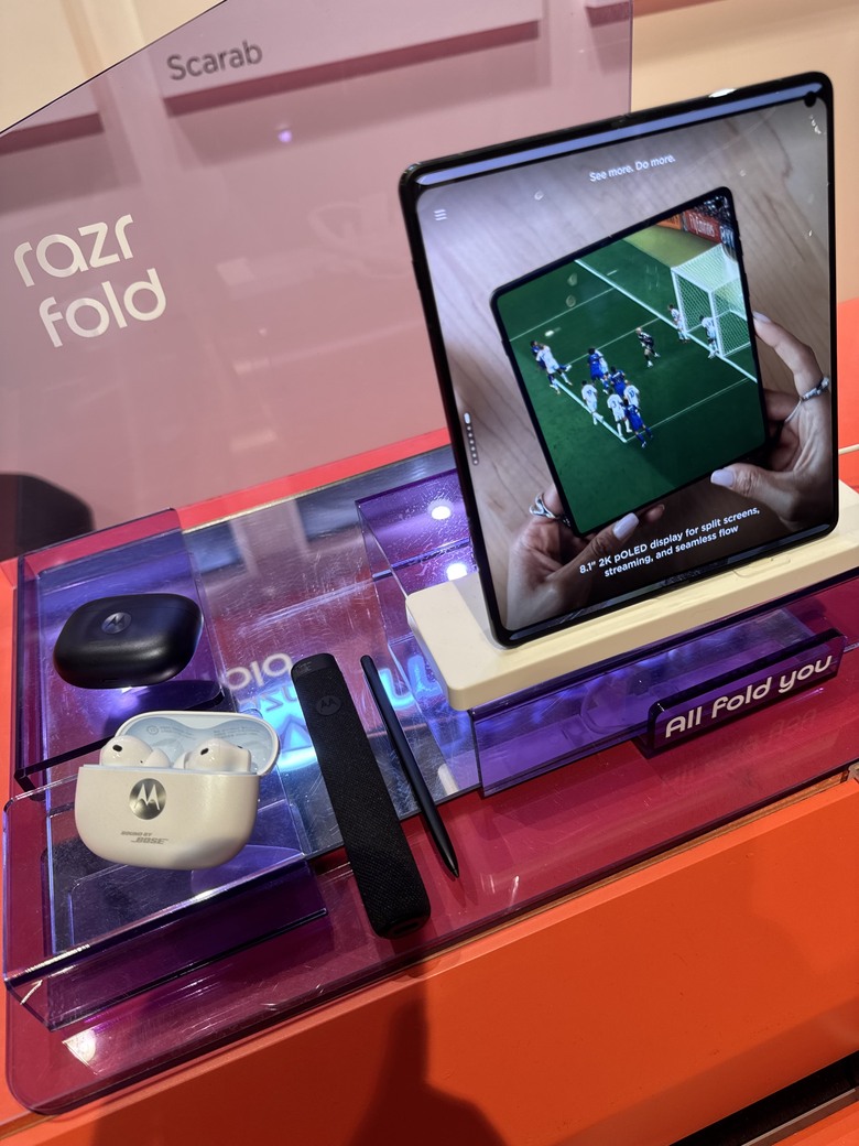 折疊機真的要摸過才知道!Motorola Razr Fold實機體驗