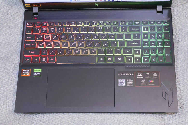 Acer Nitro V 16 AI開箱 AMD Ryzen 7 AI 450 + RTX5060 8G+16G DDR5 + 180Hz