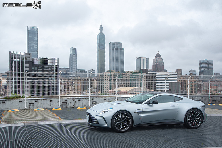 與車輛更緊密結合!Apple CarPlay Ultra實際體驗 feat. Aston Martin Vantage S