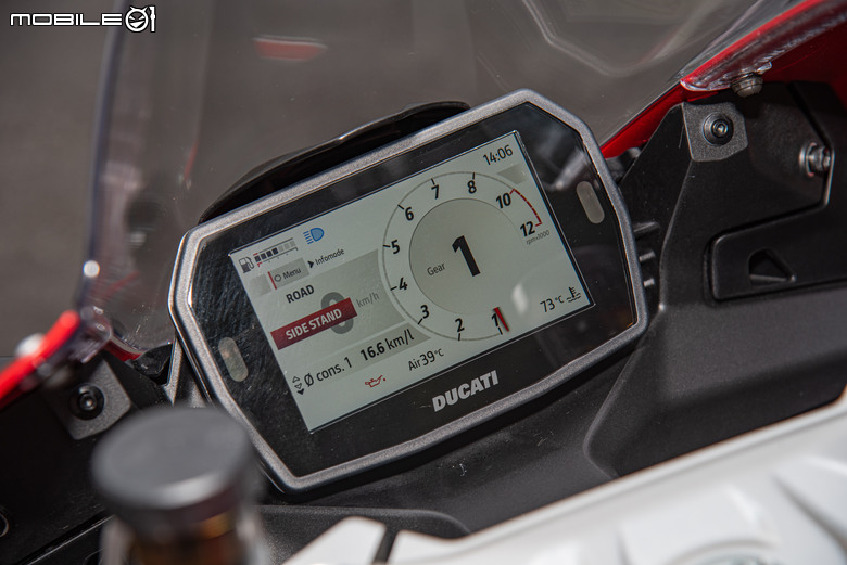 點我看大圖 DUCATI Pangale V2 S 試駕|街賽一體混血王子!超輕量級、最親民的DUCATI跑車