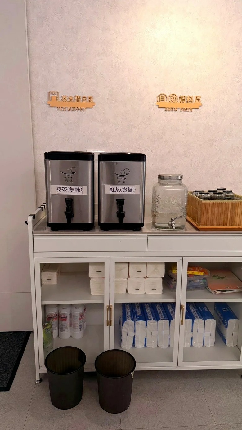 【食記】台南東區美食｜豪華海鮮粥、金沙蝦仁湯加購土魠魚、日式炸豬排咖哩飯、麻辣水煮煲，均消200多、份量誠意足