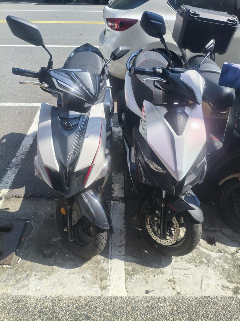 在路邊剛好看到JET跟RTS R