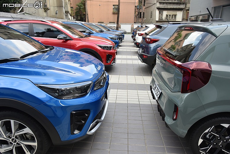 【國內新訊】Kia Select 原廠精選中古車展 8/23 高雄民族展間登場,逾 40 台主管配車/公務/試乘車現場展示!