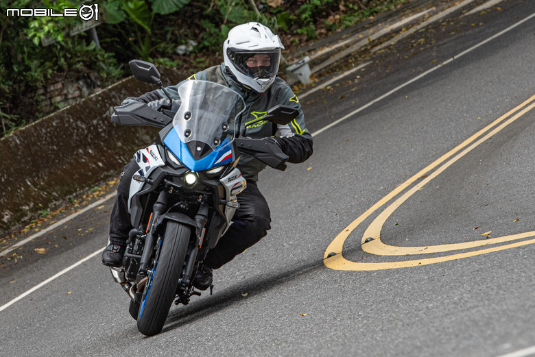 點我看大圖 2026 SUZUKI SV-7GX 試駕報告|V雙風味依然經典,熱血可以更加舒適!