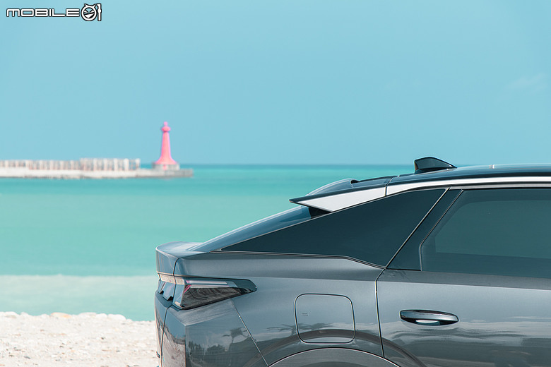 Peugeot 3008 新年式試駕｜軟硬體同步優化，更迷人的法國味！feat. Citroen C5 Aircross