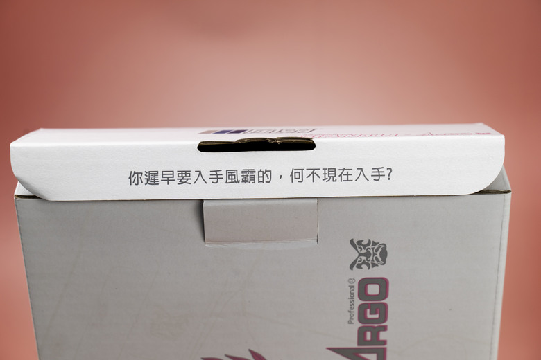 點我看大圖 風霸 GIANTLI × ARGO 40週年紀念聯名款 粉色釘槍登場 |木工師傅也有少女心
