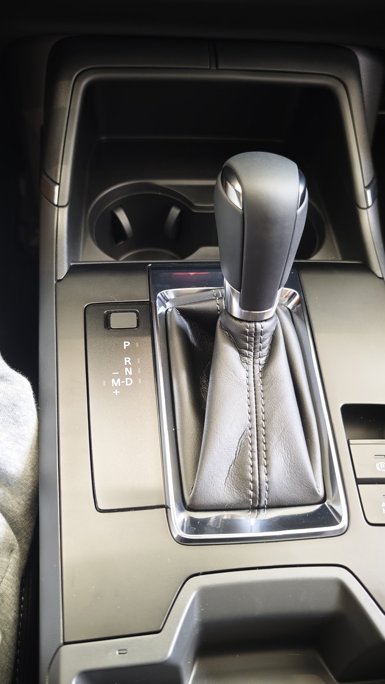 趕在展間第一天上架來看All New CX-5的賞車心得分享~~