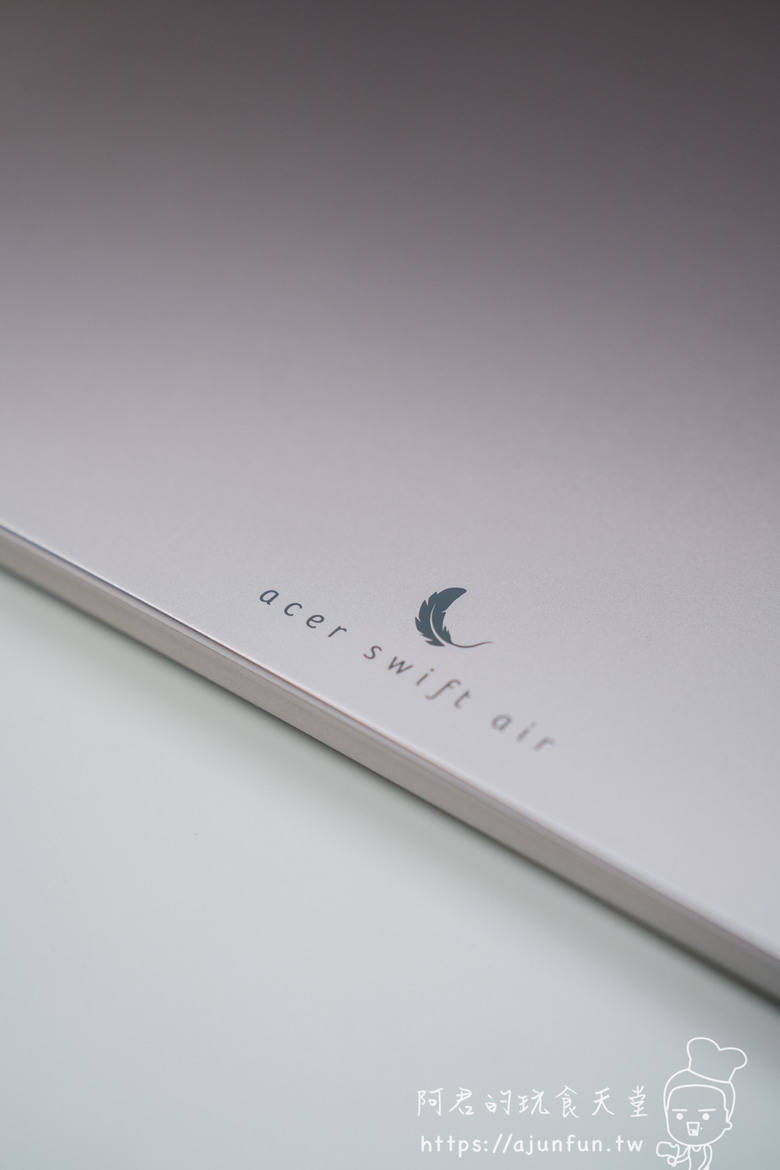 【開箱評測】Acer Swift Air 14 SFA14-71M-594B｜約1kg、2.8K OLED、32GB 記憶體值得買嗎？