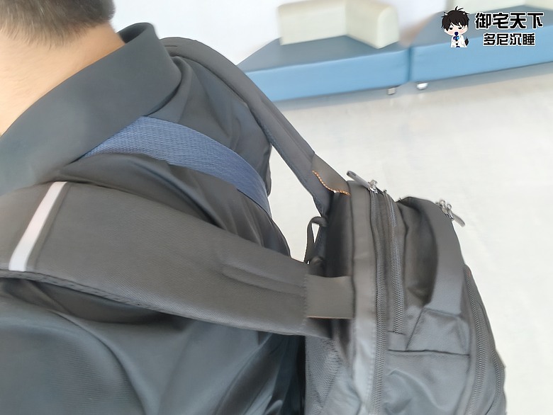 點我看大圖 開箱|Targus TBB664 Voyager EXP 17 吋旅人系列專業後背包 - 商務出差好用,大空間收納筆電、3C 配件通通搞定!