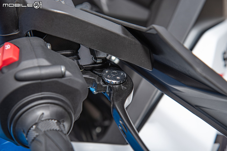 點我看大圖 2026 SUZUKI SV-7GX 試駕報告|V雙風味依然經典,熱血可以更加舒適!