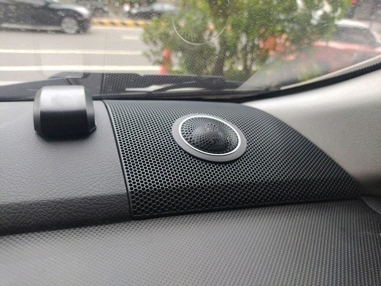 汽車裝Morel Hybrid-62音響效果如何?搭配四門制震做成密閉音箱,實聽人聲清晰、低音飽滿不轟頭