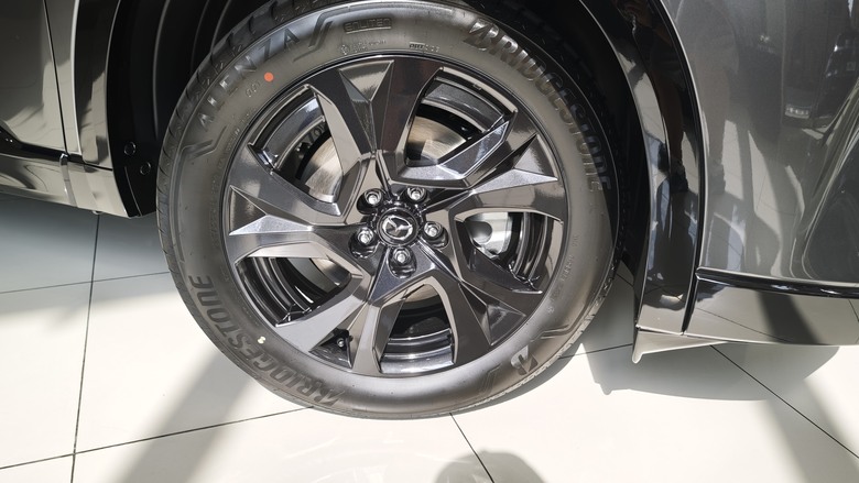 趕在展間第一天上架來看All New CX-5的賞車心得分享~~