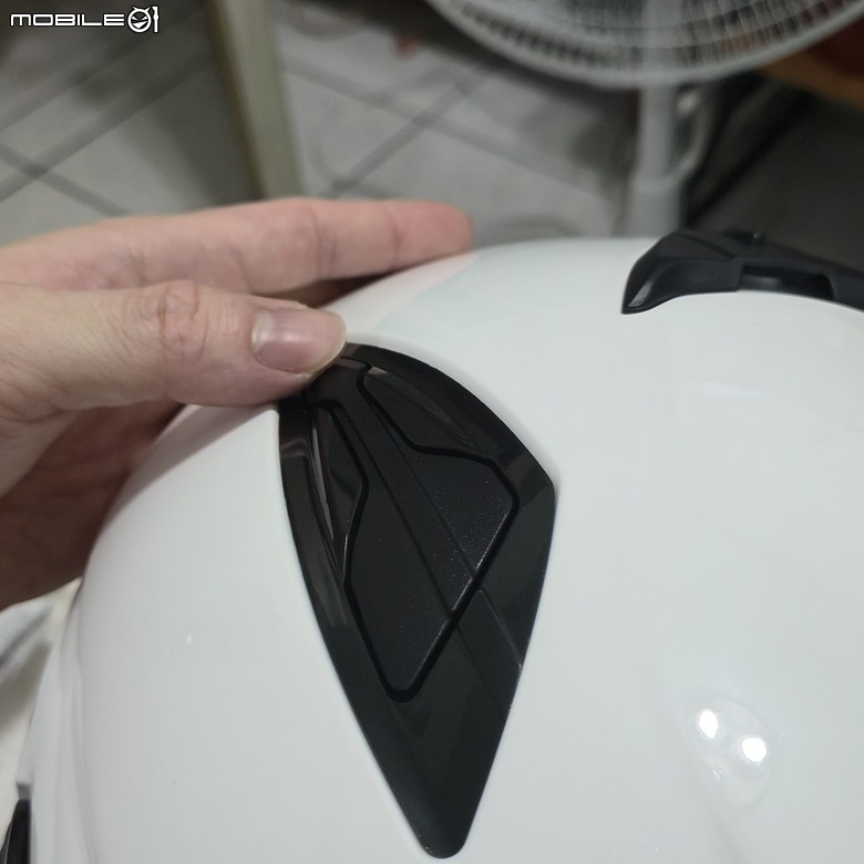 點我看大圖 【開箱】ZEUS 瑞獅 ZS-613H 可拆卸式面甲 ,全罩、3/4任意切換!