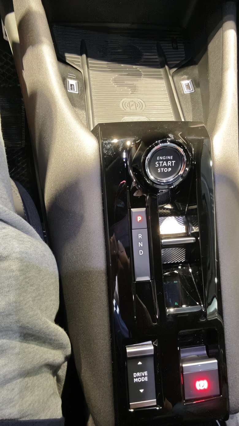 桃園荃程汽車參訪 - 依照Stellantis Brand House 全球規範打造之亞太區第二座據點