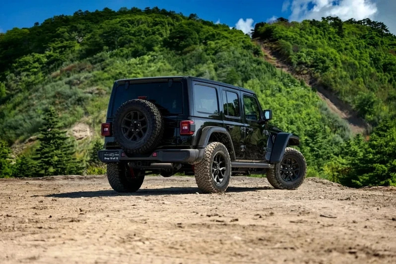 Jeep Wrangler Smoky Mountain特仕版登場 黑化越野風格致敬經典
