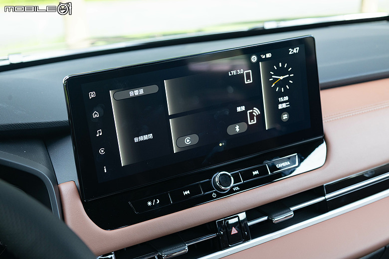 Mitsubishi 第四代小改款 Outlander 試駕｜四驅、5+2人座通通有，頂規直接給你大滿配！