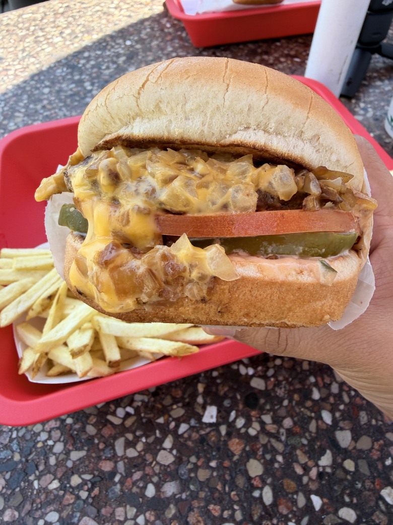寶藏打卡點～來LA必來洛杉磯機場旁的In-N-Out Burger