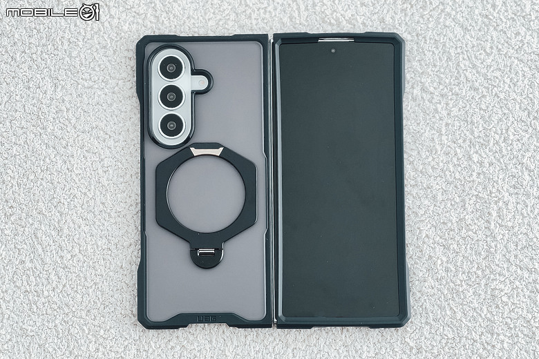 UAG x 三星 Z Fold8 / Fold8 Ultra / Flip8 保護殼｜內建磁吸 360° 支架、軍規輕薄之選！