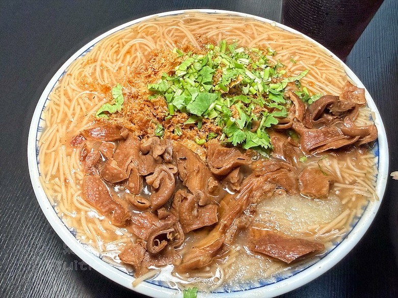 在地30年三代傳承麵線老店!必吃招牌蛋酥大腸、肉羹麵線,寵物友善