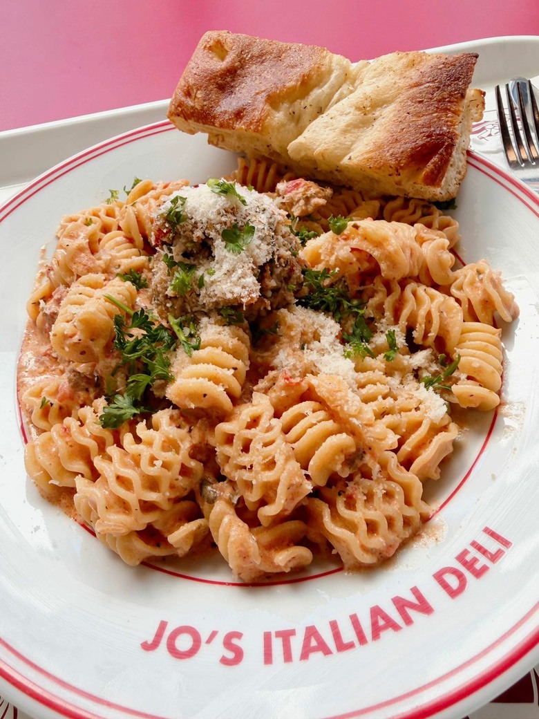 溫哥華cp值超高義大利麵～「Jo’s Italian Deli」必吃蜂巢義大利麵