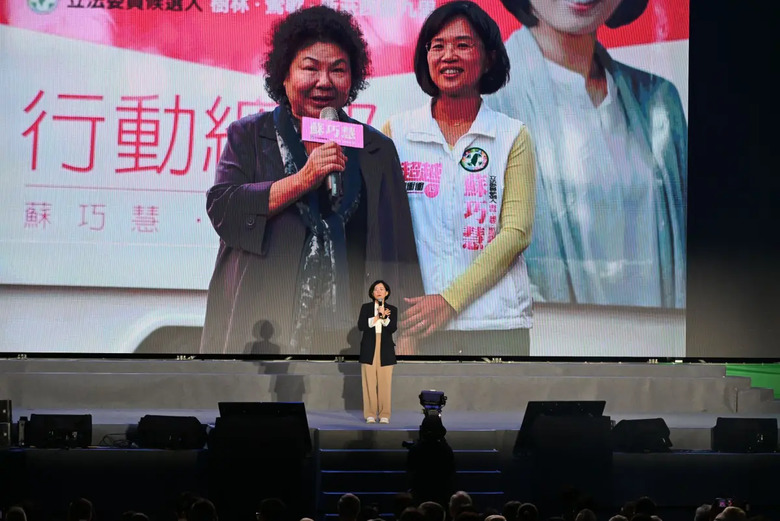 唱〈春天的花蕊〉❤️被稱「叛亂犯二代」蘇巧慧❤️有責任傳承民主萬萬代❤️