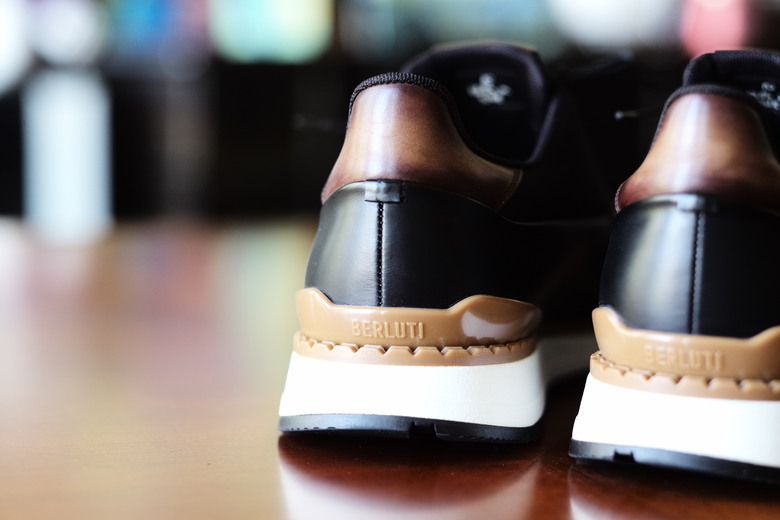 點我看大圖 懶人鞋:Zegna Triple Stitch vs. Berluti Fast Track Slip On