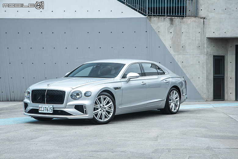 老派機械與電氣化時代的相遇｜Bentley Arnage T與Flying Spur Hybrid