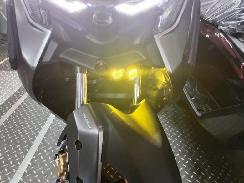 機車行駛資訊整合以促進用路安全（以Nmax V3為例）
