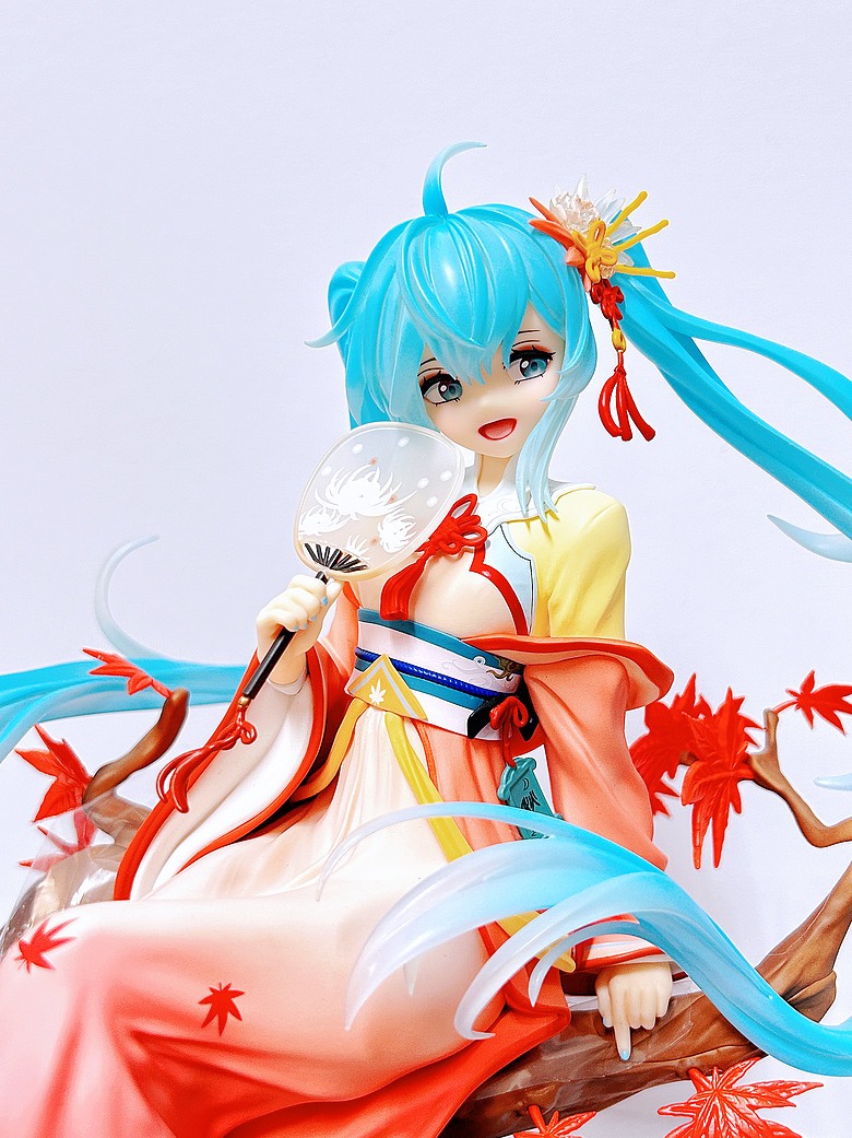 【開箱】初音未來 月西江 - 暮秋楓音沁心弦，皓月楓紅映滿江！