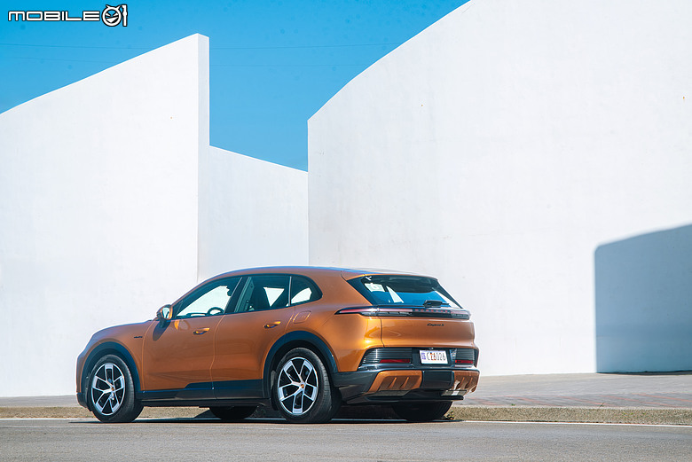 Porsche Cayenne S Electric 試駕|操控本色依舊,科技座艙更令人驚艷!
