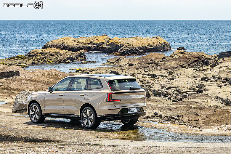 Volvo EX90 試駕|以北歐氛圍重新定義旗艦,引領品牌邁入新世紀的純電七人休旅!