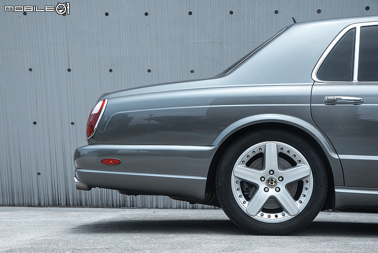 老派機械與電氣化時代的相遇｜Bentley Arnage T與Flying Spur Hybrid
