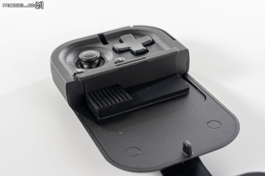 Razer Prio 體驗報告｜一轉、一拉便可開玩！口袋尺寸打造完整掌機體驗