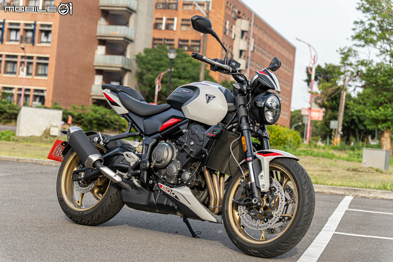 點我看大圖 Triumph Trident 800 試駕|西裝暴徒展新貌,三缸魅力任逍遙