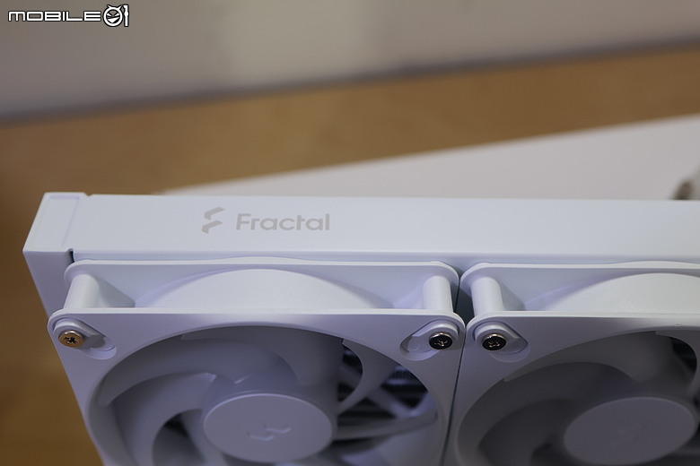 點我看大圖 北歐風簡約設計水冷 Fractal Design Radius 360