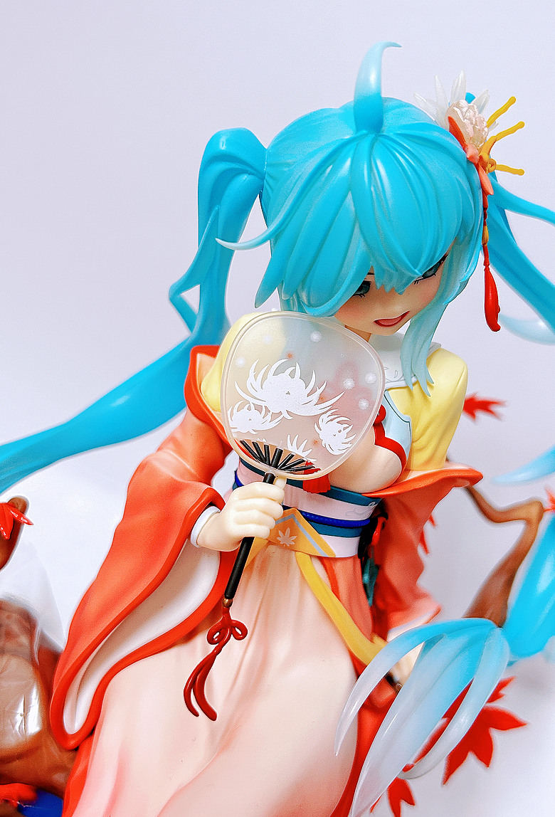【開箱】初音未來 月西江 - 暮秋楓音沁心弦，皓月楓紅映滿江！