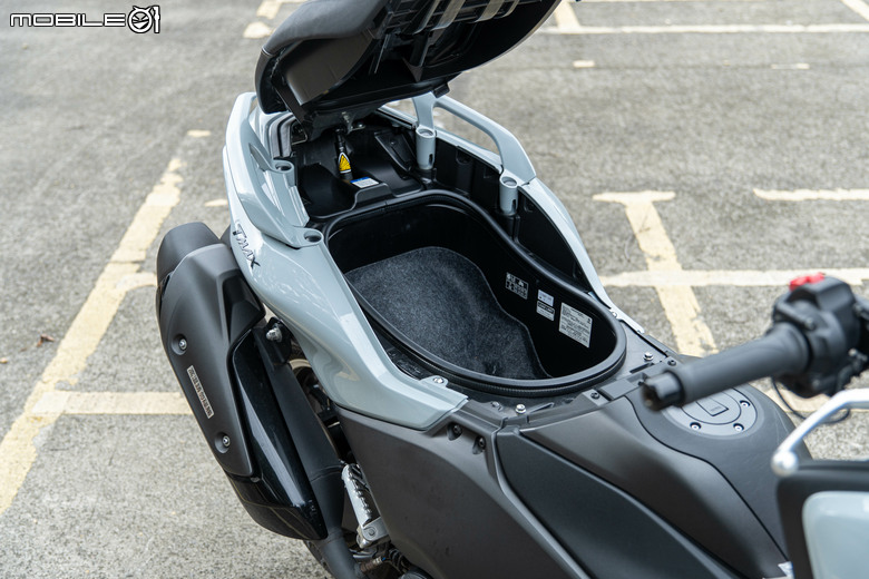 YAMAHA TMAX 560 TECH MAX 試駕｜羊皇無須多言，無可取代的王者