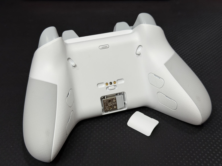 點我看大圖 【開箱|心得】支援8K和熱插拔TMR搖桿的控制器?|ROG Raikiri II Pro PC
