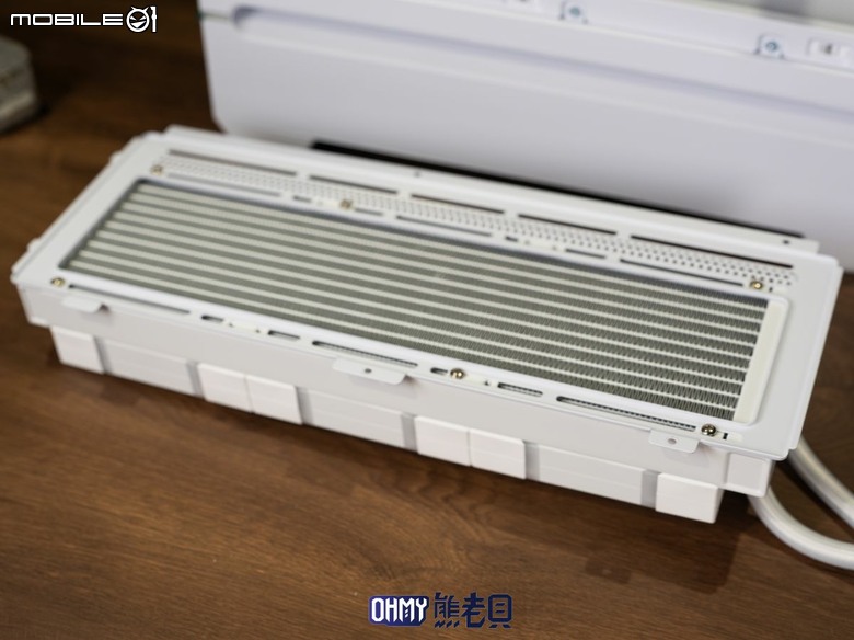 華碩 Prime AP304 ARGB 懸浮感海景機殼