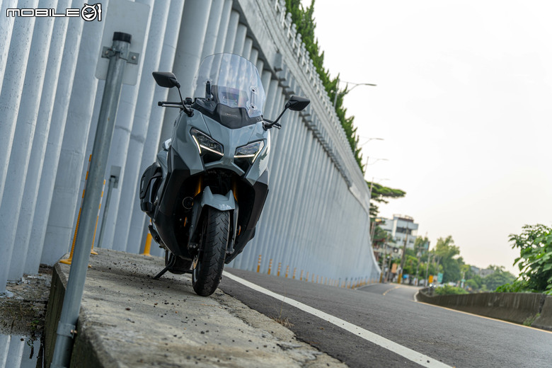YAMAHA TMAX 560 TECH MAX 試駕｜羊皇無須多言，無可取代的王者