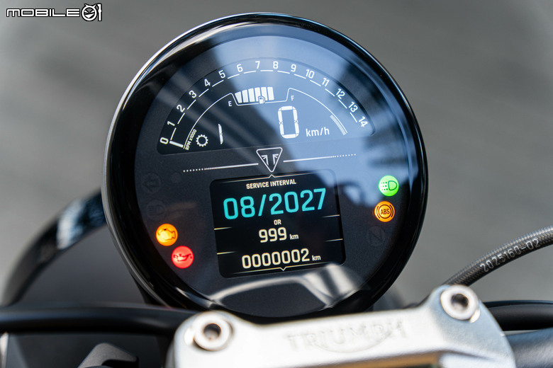 點我看大圖 Triumph Trident 800 試駕|西裝暴徒展新貌,三缸魅力任逍遙