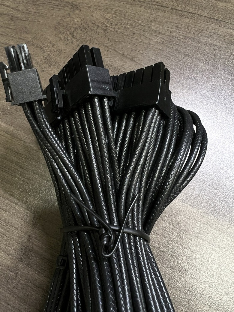 點我看大圖 Epontec MARS 1000W電源 與 Montech TG3玻璃海景機殼開箱