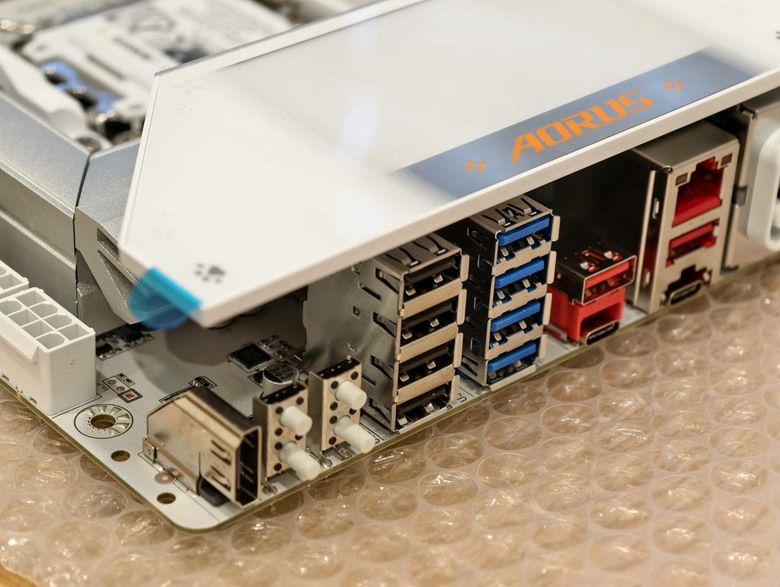 動漫風格貓娘主機板 B850 AORUS ELITE-P ICE ，見識不一樣的雕妹