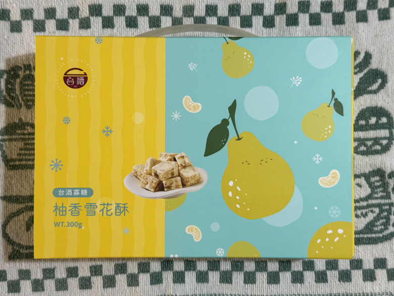 中秋禮盒換個口味|台酒紅麴百香果酥、寡糖柚香雪花酥開箱
