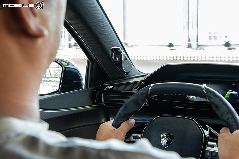 Peugeot 408 小改款試駕|帥只是基本,開過更懂它的動人!