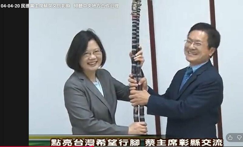 蔣萬安棄置甘蔗 網翻蔡英文2015年獲贈甘蔗對比 結果讓人驚呆